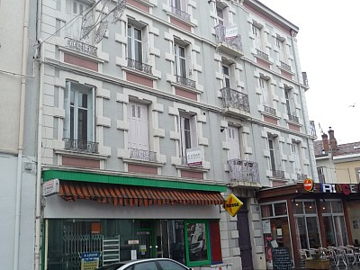 LOCAL COMMERCIAL A LOUER - ST ETIENNE Saint-Francois-Giron - 140 m2 - 800 € HC et HT par mois