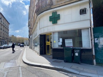 LOCAL COMMERCIAL A LOUER - ST ETIENNE - 98 m2 - 585 € HC par mois