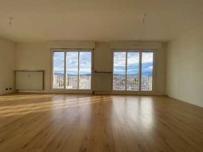 APPARTEMENT T5 A VENDRE - ST ETIENNE - 116.6 m2 - 150000€
