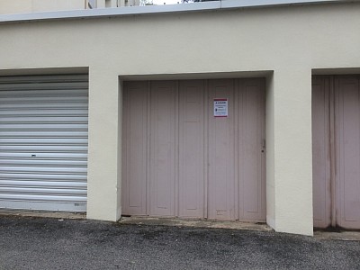 GARAGE A LOUER - ST ETIENNE Le Portail Rouge - 66,67 € charges comprises par mois