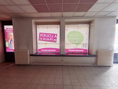 LOCAL COMMERCIAL A LOUER - ST ETIENNE Hotel-de-Ville - 120 m2 - 1000 € HC et HT par mois