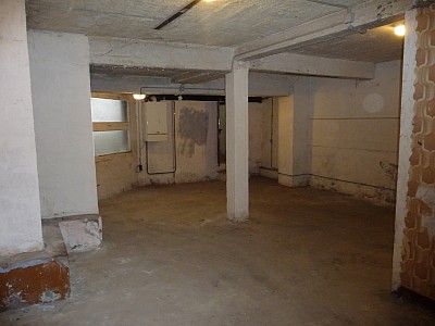 LOCAL COMMERCIAL A LOUER - ST ETIENNE Jacquard - 133 m2 - 350 € HC et HT par mois