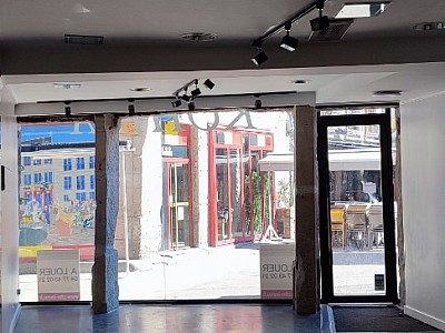 LOCAL COMMERCIAL A LOUER - ST ETIENNE Peuple-Boivin-St Jacques - 42 m2 - 550 € HC et HT par mois