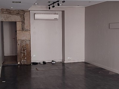 LOCAL COMMERCIAL A LOUER - ST ETIENNE Peuple-Boivin-St Jacques - 42 m2 - 550 € HC et HT par mois
