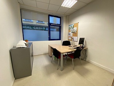LOCAL COMMERCIAL A LOUER - ST ETIENNE Prefecture - 110 m2 - 771€ HC par mois