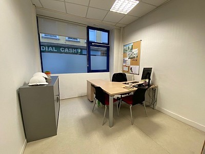 LOCAL COMMERCIAL A LOUER - ST ETIENNE Prefecture - 110 m2 - 771 € HC par mois