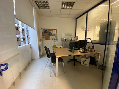 LOCAL COMMERCIAL A LOUER - ST ETIENNE Prefecture - 110 m2 - 850 € HC par mois