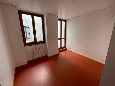 STUDIO A LOUER - ST ETIENNE Peuple-Boivin-St Jacques - 52 m2 - 410 € charges comprises par mois