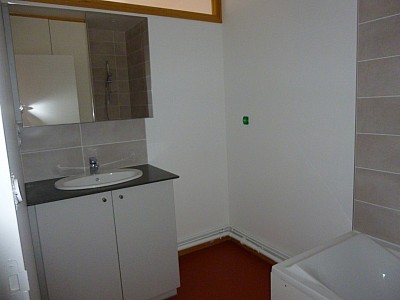 STUDIO A LOUER - ST ETIENNE Peuple-Boivin-St Jacques - 52 m2 - 410 € charges comprises par mois