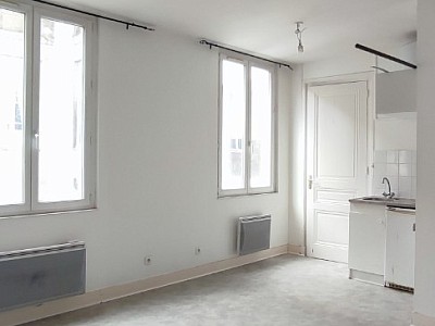 STUDIO A LOUER - ST ETIENNE Hotel-de-Ville - 22 m2 - 250 € charges comprises par mois