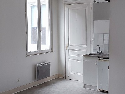 STUDIO A LOUER - ST ETIENNE Hotel-de-Ville - 22 m2 - 250 € charges comprises par mois