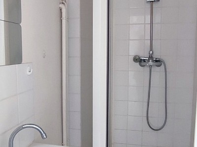 STUDIO A LOUER - ST ETIENNE Hotel-de-Ville - 22 m2 - 250 € charges comprises par mois