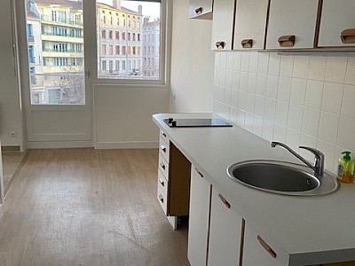 STUDIO A LOUER - ST ETIENNE Chavanelle - 40 m2 - 411 € charges comprises par mois