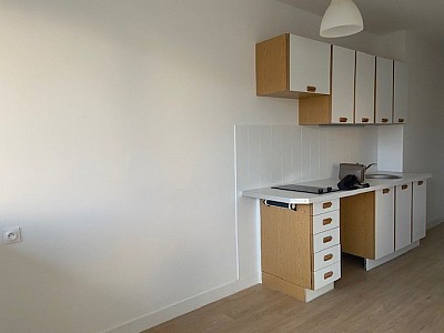 STUDIO A LOUER - ST ETIENNE Chavanelle - 40 m2 - 411 € charges comprises par mois