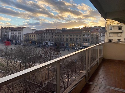 STUDIO A LOUER - ST ETIENNE Chavanelle - 40 m2 - 411 € charges comprises par mois