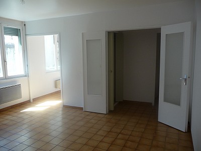STUDIO A LOUER - ST ETIENNE Marengo - 33 m2 - 325 € charges comprises par mois