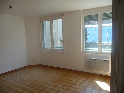 STUDIO A LOUER - ST ETIENNE Marengo - 33 m2 - 325 € charges comprises par mois