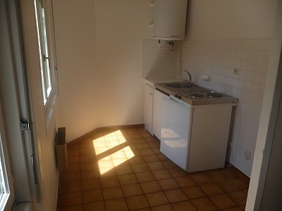 STUDIO A LOUER - ST ETIENNE Marengo - 33 m2 - 325 € charges comprises par mois