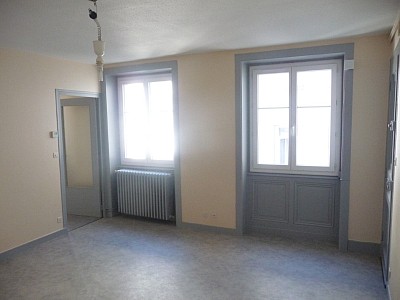 STUDIO A LOUER - ST ETIENNE Republique - 34 m2 - 307 € charges comprises par mois