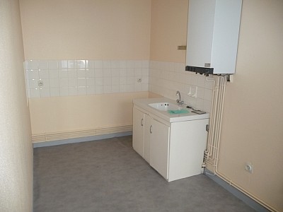 STUDIO A LOUER - ST ETIENNE Republique - 34 m2 - 307 € charges comprises par mois