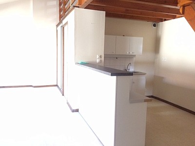 STUDIO A LOUER - ST ETIENNE Peuple-Boivin-St Jacques - 37 m2 - 370 € charges comprises par mois