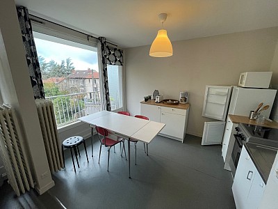 STUDIO A LOUER - ST ETIENNE Parc de l Europe Est - 35 m2 - 485 € charges comprises par mois