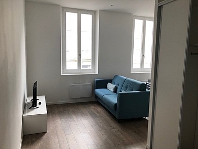 STUDIO A LOUER - ST ETIENNE Saint-Francois-Giron - 43 m2 - 450 € charges comprises par mois