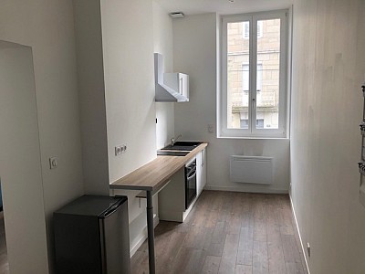 STUDIO A LOUER - ST ETIENNE Saint-Francois-Giron - 43 m2 - 450 € charges comprises par mois