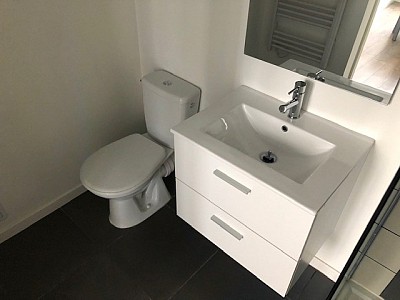 STUDIO A LOUER - ST ETIENNE Saint-Francois-Giron - 43 m2 - 450 € charges comprises par mois
