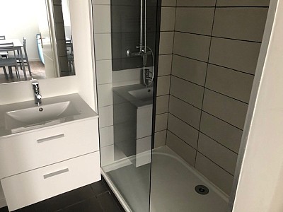 STUDIO A LOUER - ST ETIENNE Saint-Francois-Giron - 43 m2 - 450 € charges comprises par mois