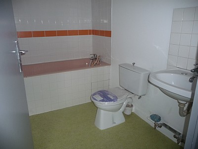 STUDIO A LOUER - ST ETIENNE Le Mont-La Jomayere - 37 m2 - 264 € charges comprises par mois