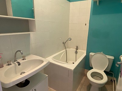 STUDIO A LOUER - ST PAUL EN JAREZ - 45 m2 - 388 € charges comprises par mois