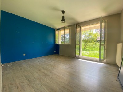 APPARTEMENT T1 A VENDRE - ST ETIENNE MONTPLAISIR - 35 m2 - 40000 €