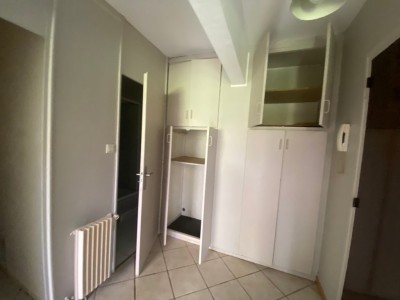 APPARTEMENT T1 A VENDRE - ST ETIENNE MONTPLAISIR - 35 m2 - 40000 €