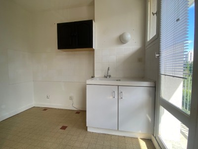 APPARTEMENT T1 A VENDRE - ST ETIENNE - 30.88 m2 - 30000 €