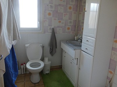 APPARTEMENT T2 A LOUER - GENILAC - 45 m2 - 560 € charges comprises par mois