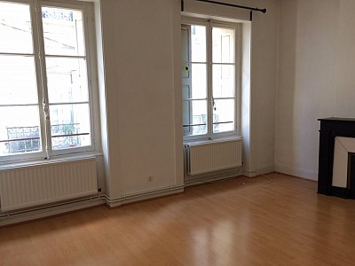 APPARTEMENT T2 A LOUER - ST ETIENNE hyper centre - 41 m2 - 400 € charges comprises par mois