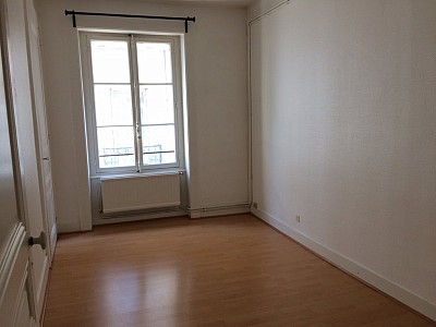 APPARTEMENT T2 A LOUER - ST ETIENNE hyper centre - 41 m2 - 400 € charges comprises par mois