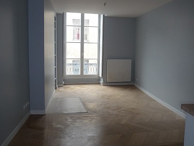 APPARTEMENT T2 A LOUER - ST ETIENNE Hotel-de-Ville - 65 m2 - 450 € charges comprises par mois
