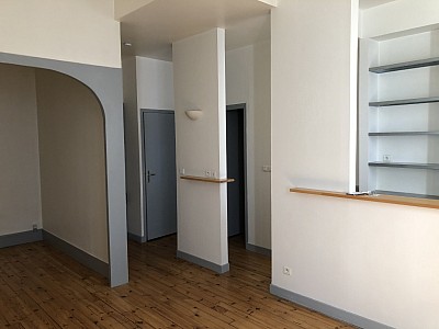 STUDIO A LOUER - ST ETIENNE Bizillon-Charcot Ouest - 39.06 m2 - 375 € charges comprises par mois