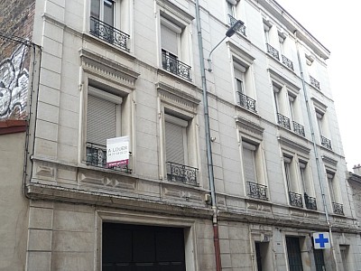 STUDIO A LOUER - ST ETIENNE Bizillon-Charcot Ouest - 39 m2 - 365 € charges comprises par mois