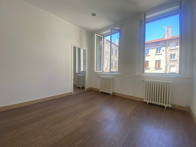 APPARTEMENT T2 A VENDRE - ST ETIENNE - 49,27 m2 - 70000 €