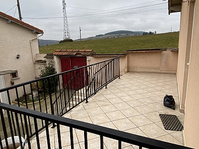 APPARTEMENT T3 A LOUER - CHATEAUNEUF - 76 m2 - 620 € charges comprises par mois