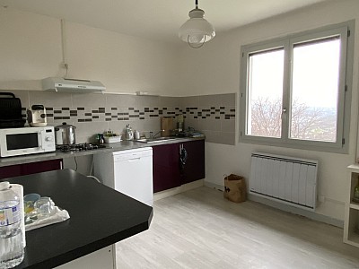 APPARTEMENT T3 A LOUER - CHATEAUNEUF - 76 m2 - 620 € charges comprises par mois