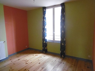APPARTEMENT T3 A LOUER - FIRMINY Centre - 82 m2 - 545 € charges comprises par mois