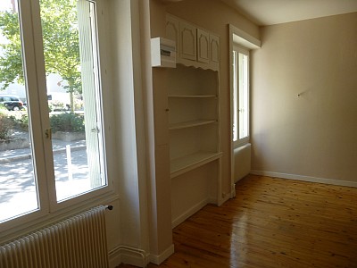 APPARTEMENT T2 A LOUER - FIRMINY Centre - 45 m2 - 365,36 € charges comprises par mois