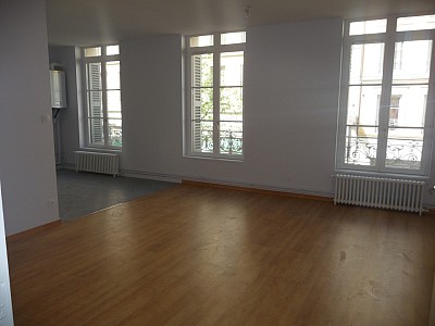 APPARTEMENT T3 A LOUER - ST ETIENNE Prefecture - 73.8 m2 - 620 € charges comprises par mois