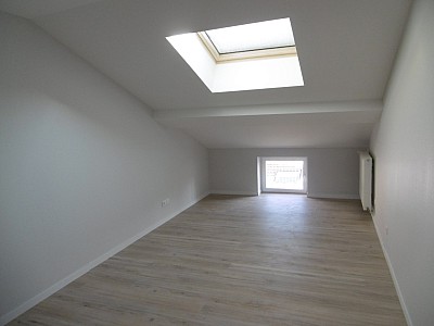 APPARTEMENT T3 A LOUER - ST ETIENNE Hotel-de-Ville - 83 m2 - 660 € charges comprises par mois
