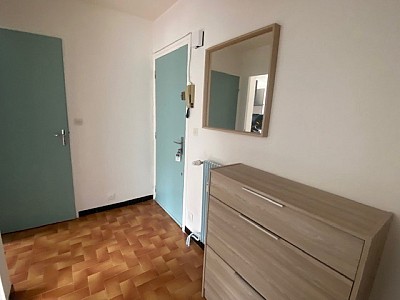 APPARTEMENT T2 A LOUER - ST ETIENNE Cret de Roc Est - 46 m2 - 490 € charges comprises par mois