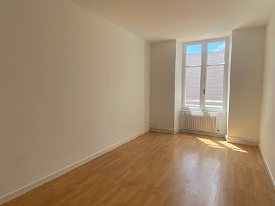 APPARTEMENT T3 A LOUER - ST ETIENNE Hotel-de-Ville - 83 m2 - 650 € charges comprises par mois